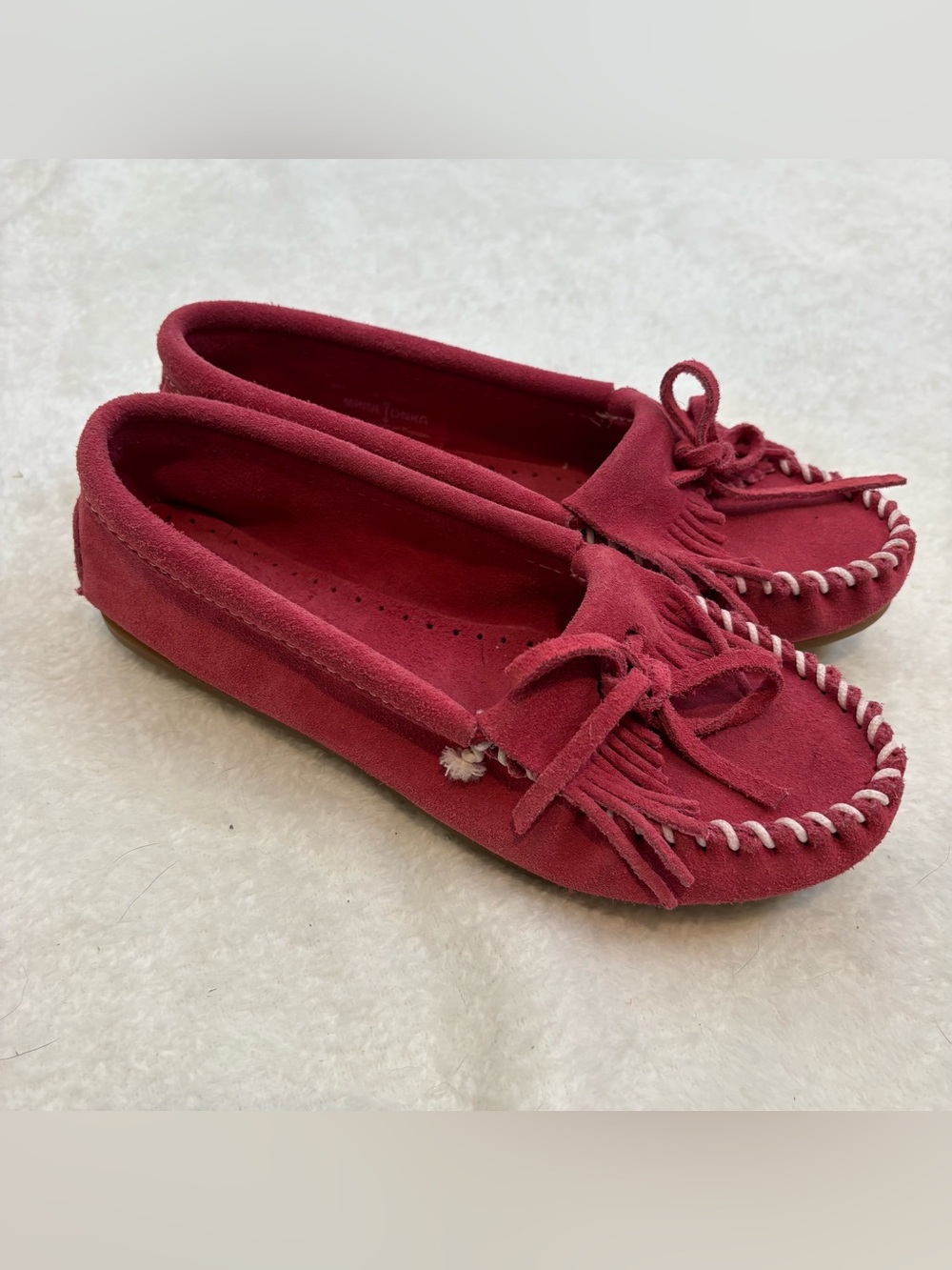 Minnetonka Pink Kilty Hard Sole Moccasins Size 6 girls